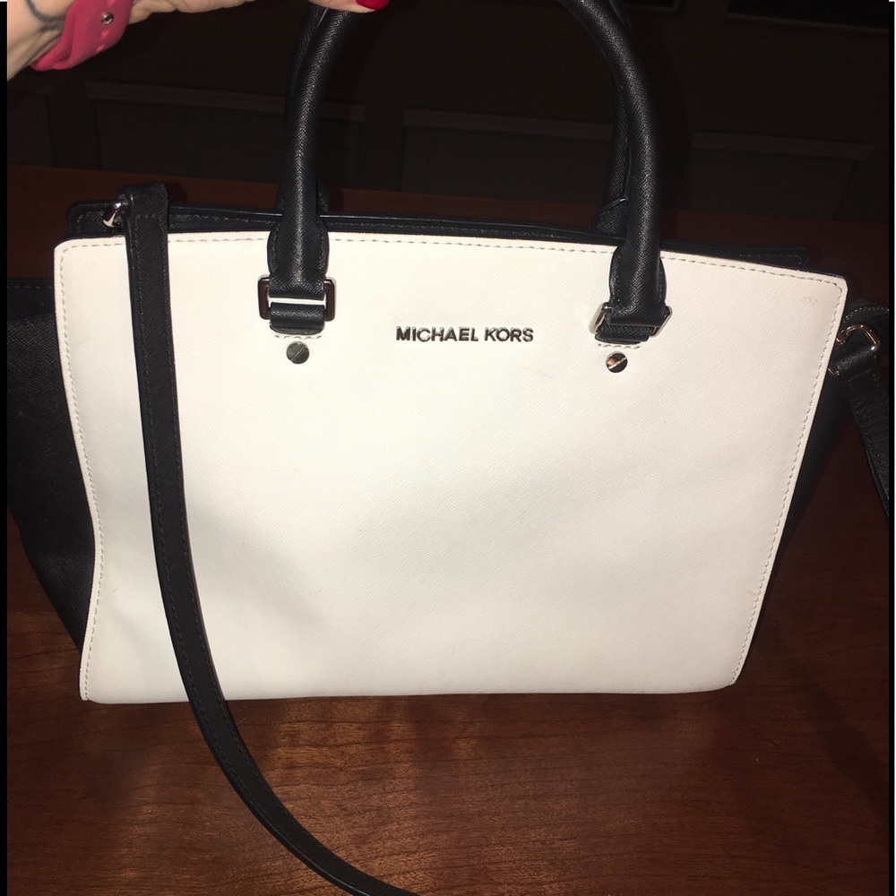 Michael Kors Black and White Hand bag